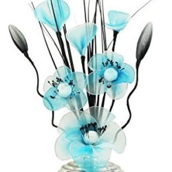 Jarrón plata con flores de nailon azul y blancas