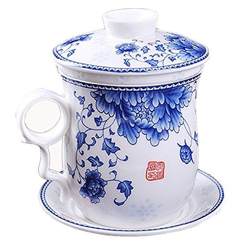 Taza de porcelana con flores azules